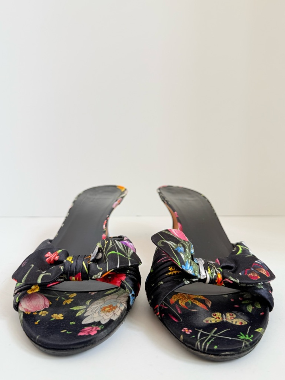 Gucci Flora Satin Bow Mule Heels Black Floral Sandals US 9.5 Vintage Y2K - Picture 3 of 9